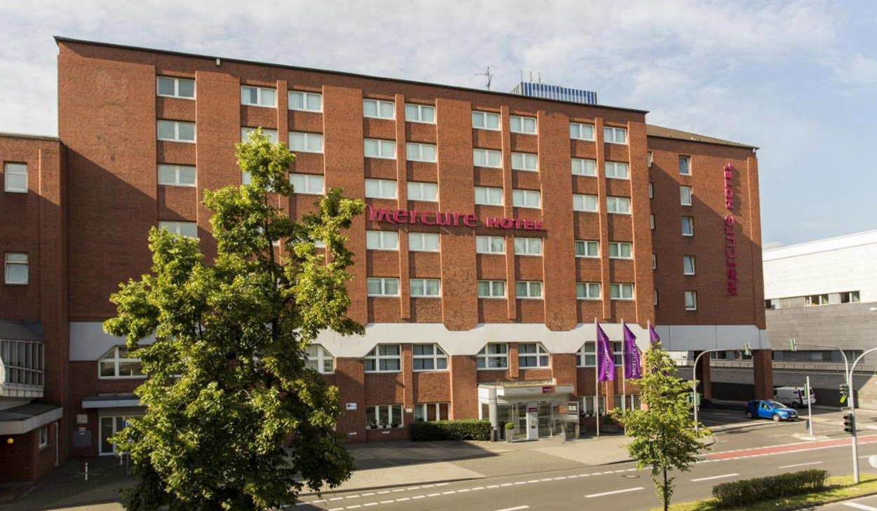 Fahrradfahrer Mercure Hotel Duisburg City in Duisburg